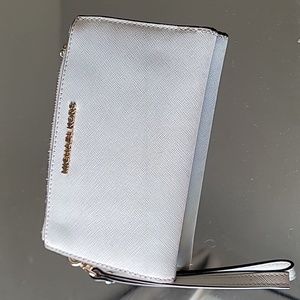 Michael kors wristlet wallet